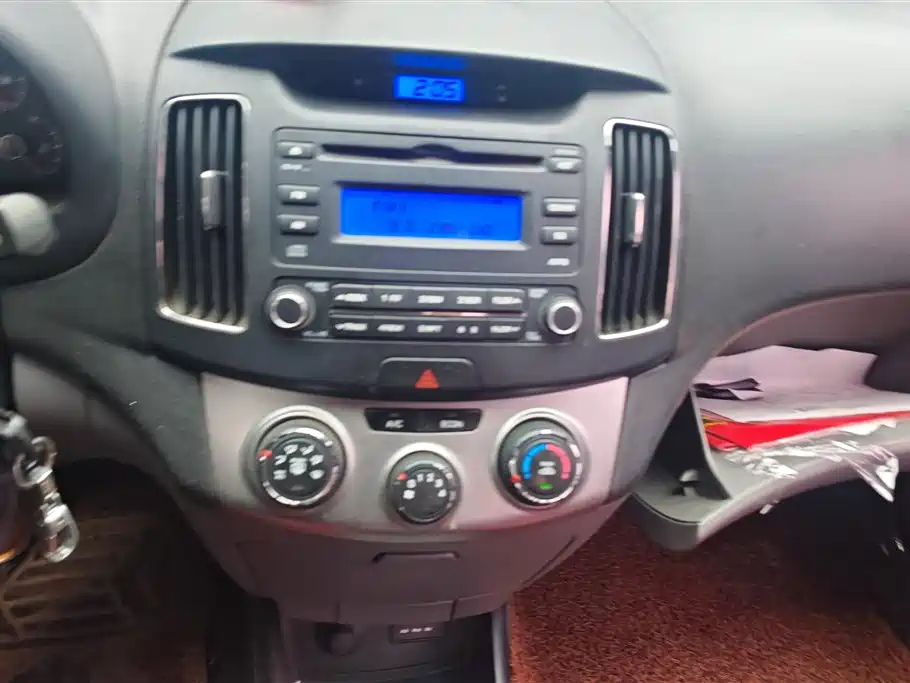 Hyundai Elantra 2011 1.6L Manual Comfort фото 13