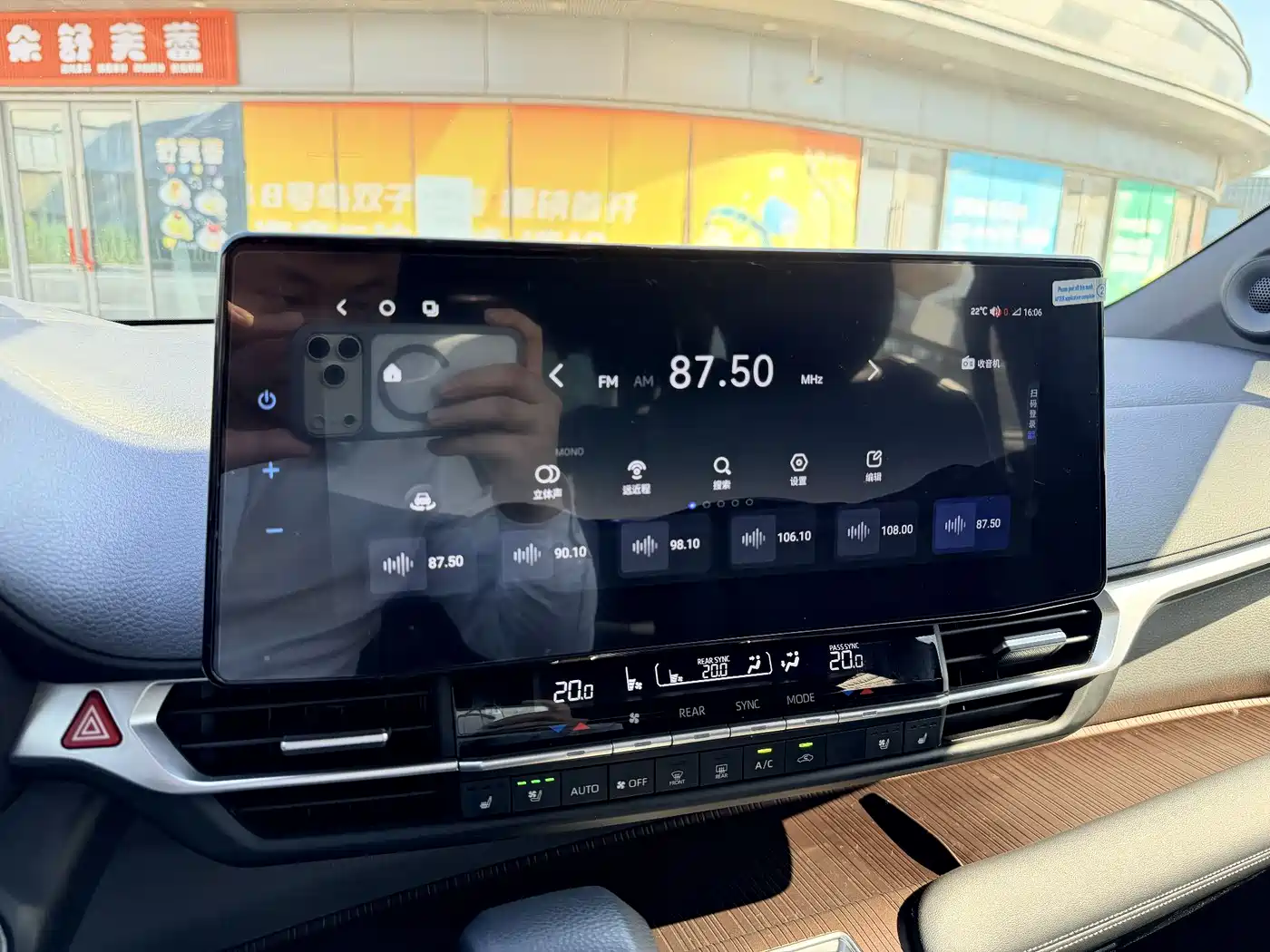 Toyota Granvia 2024 2.5L Hybrid Luxury фото 8