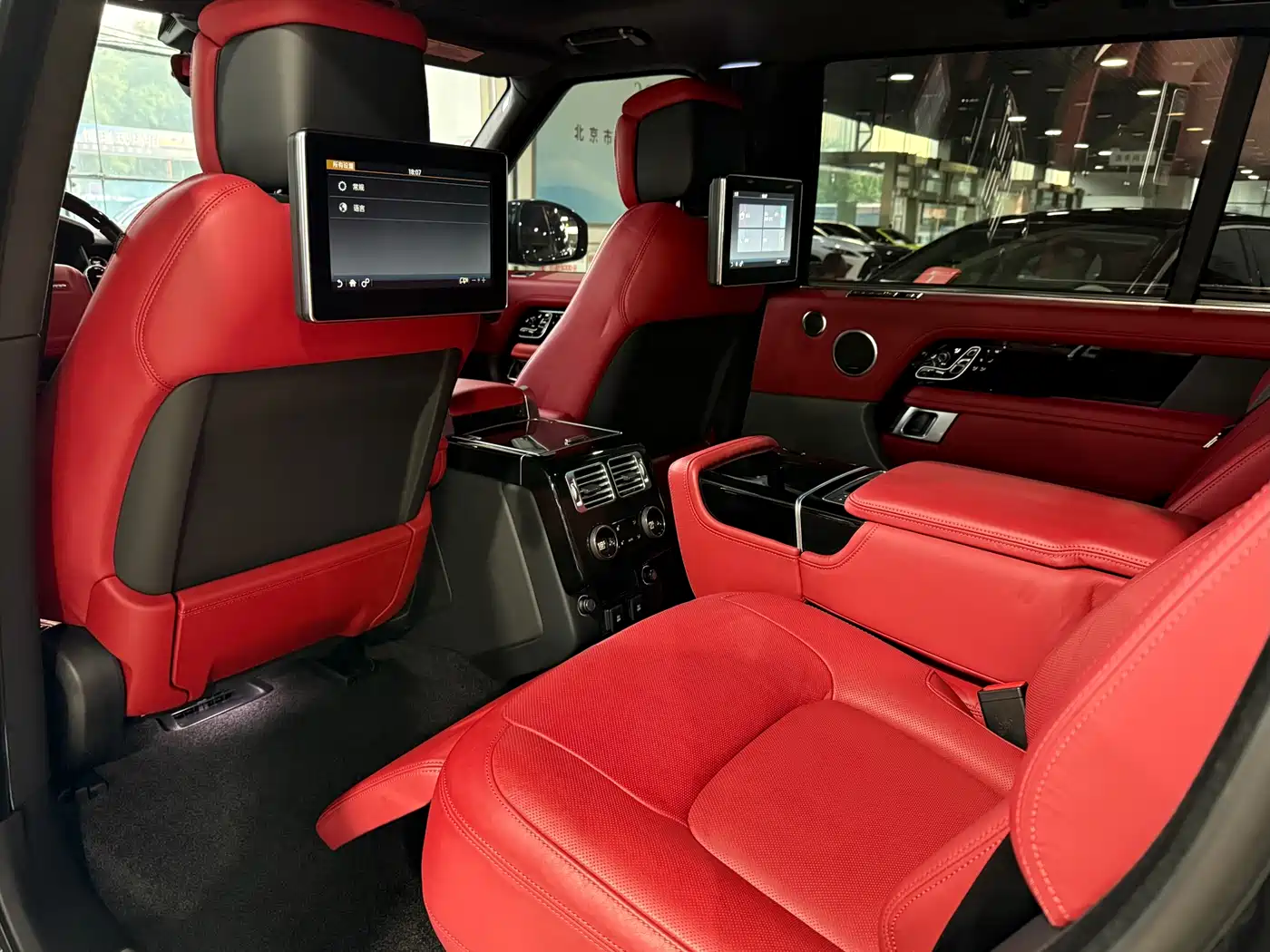 Land Rover Range Rover 2022 3.0 L6 400PS Prestige Genesis Extended Edition фото 7
