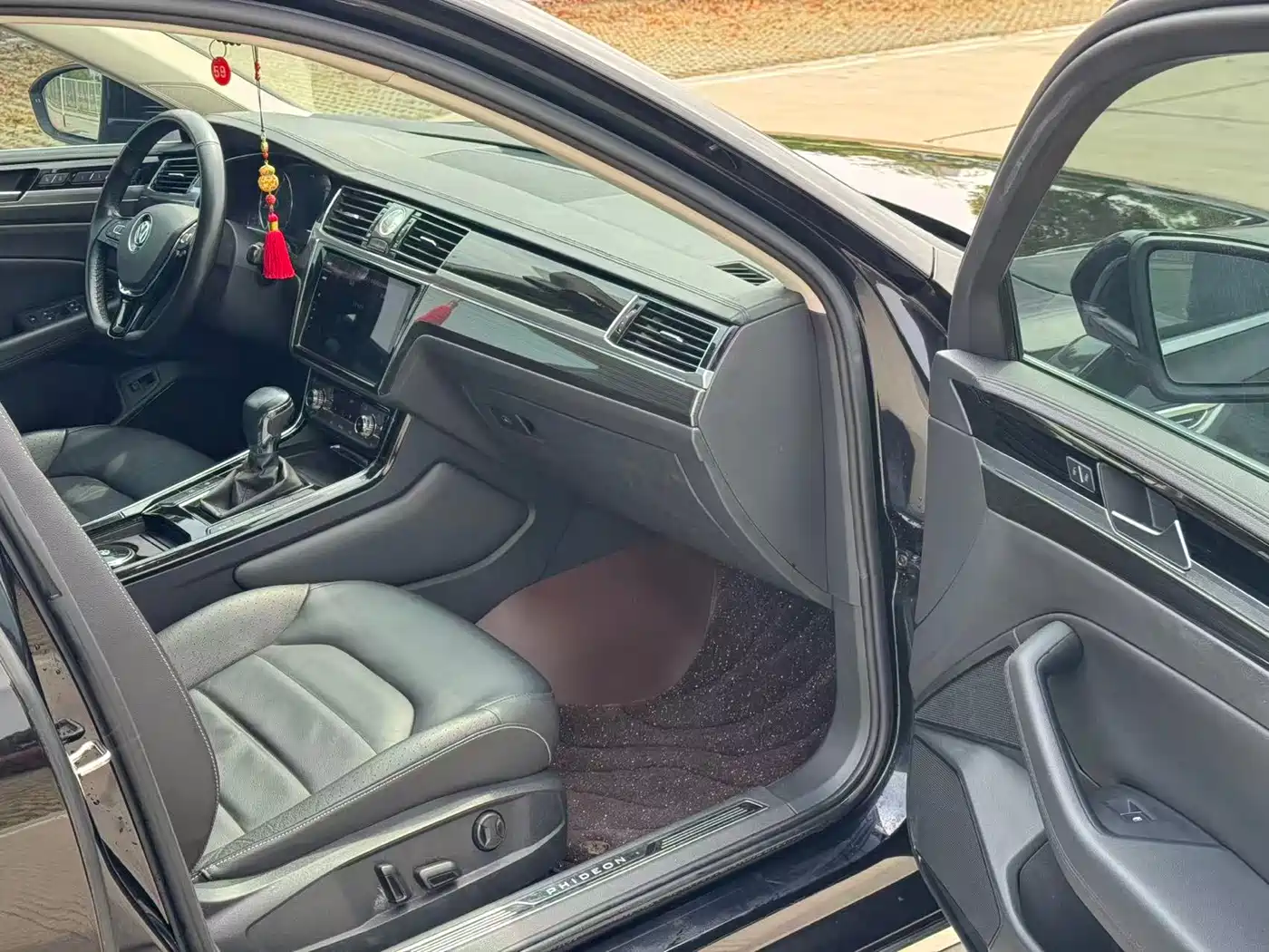 Volkswagen Phideon 2018 Facelift 380TSI FWD Business фото 16