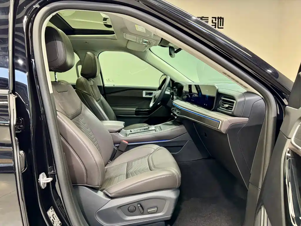 Ford Explorer 2025 2024 2.3T EcoBoost AWD Titanium Edition 6-Seater