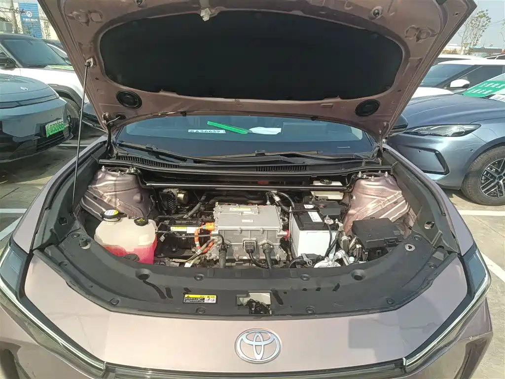 Toyota bZ3 2023 616km Long Range Premium фото 16