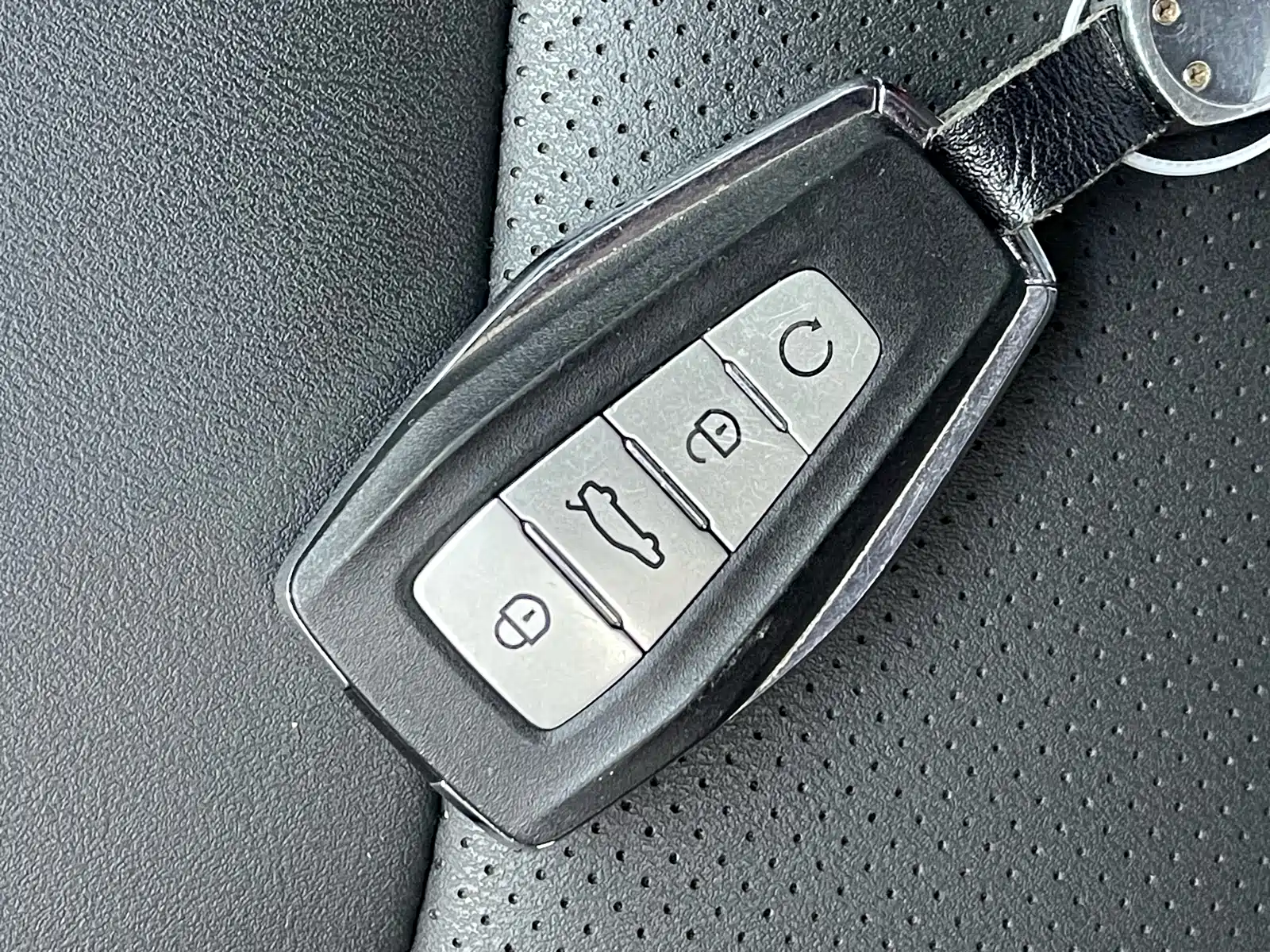 Фото 15 - Geely Emgrand S