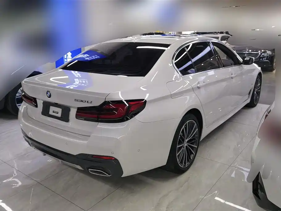 BMW 5 Series 2022 530Li Leading M Sport Package фото 3