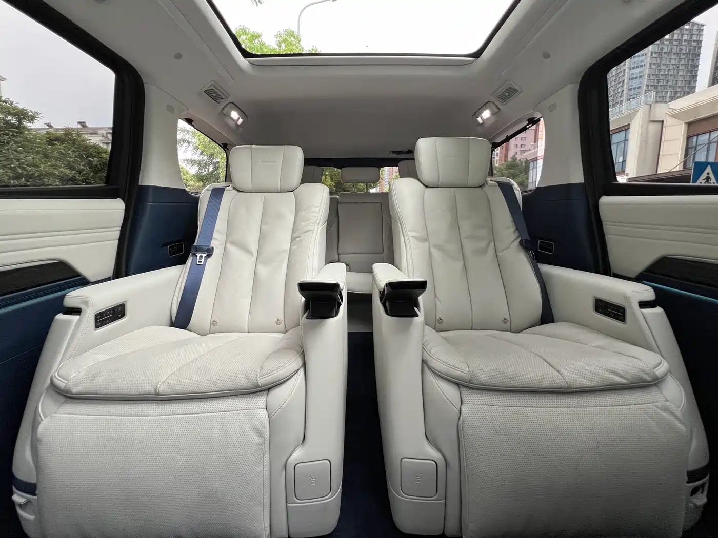Buick Century 2025 2.0T 7-Seater World Edition фото 9
