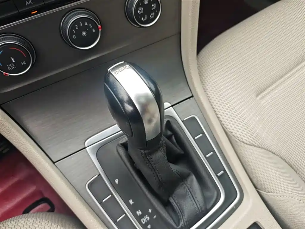 Volkswagen Golf 2016 230TSI Automatic Comfort фото 14