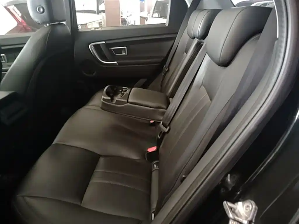 Land Rover Discovery Sport 2017 2.0T SE фото 17
