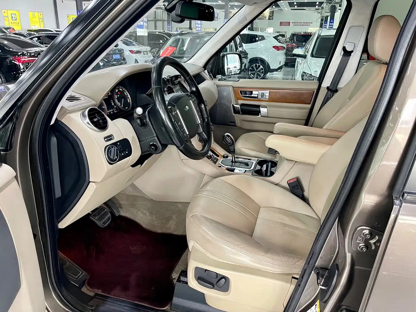 Land Rover Discovery 2012 5.0 V8 HSE фото 4