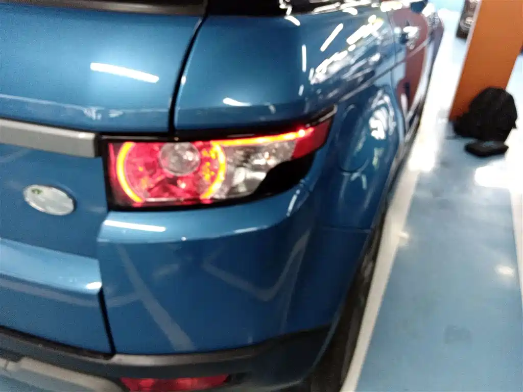 Land Rover Range Rover Evoque 2015 2.0T 5-Door Intelligent Edition фото 24