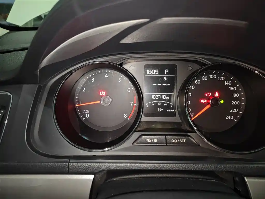 Volkswagen Lavida 2015 1.6L Automatic Comfort Edition фото 18