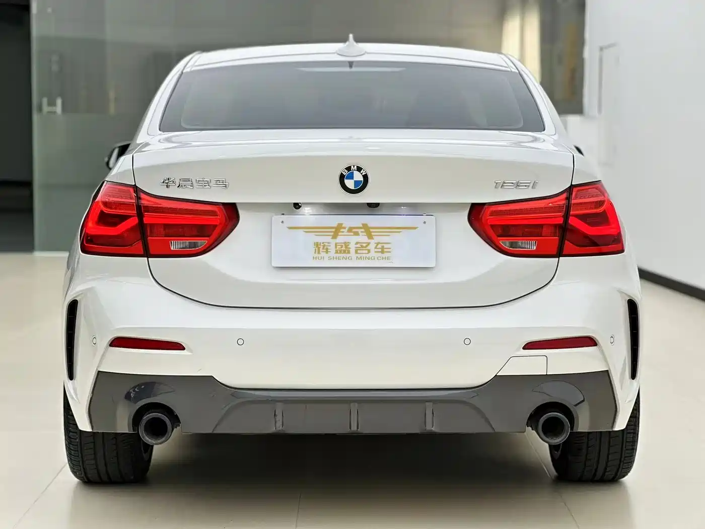 BMW 1 Series 2022 125i M Sport Shadow Edition фото 4