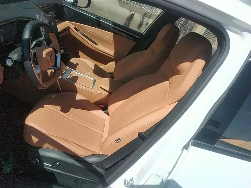 Geely Galaxy Galaxy L7 2025 EM-i 115km Explorer+ Edition фото 15
