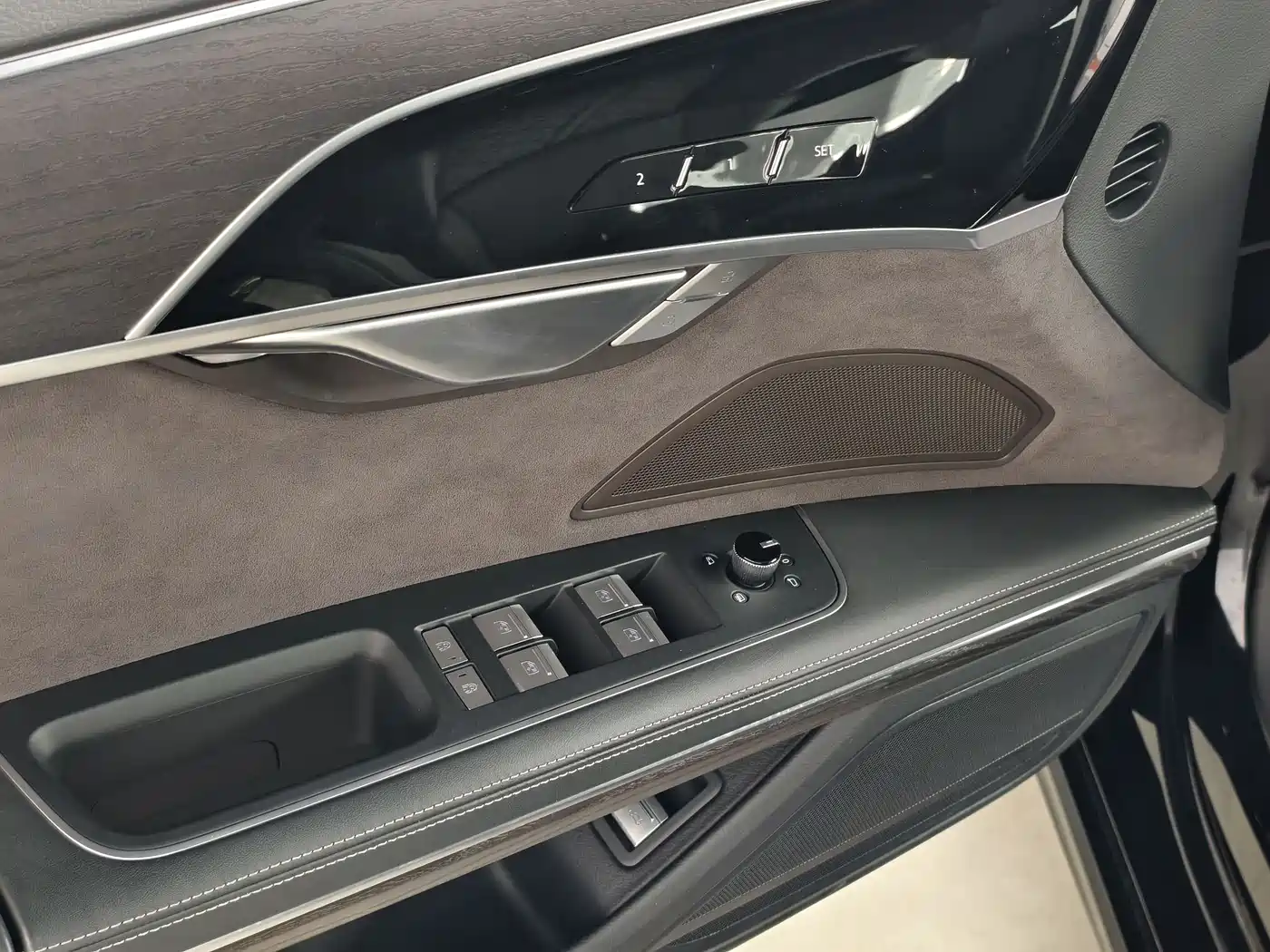 Audi A8 2024 Model A8L 50 TFSI quattro Premium Selection фото 13