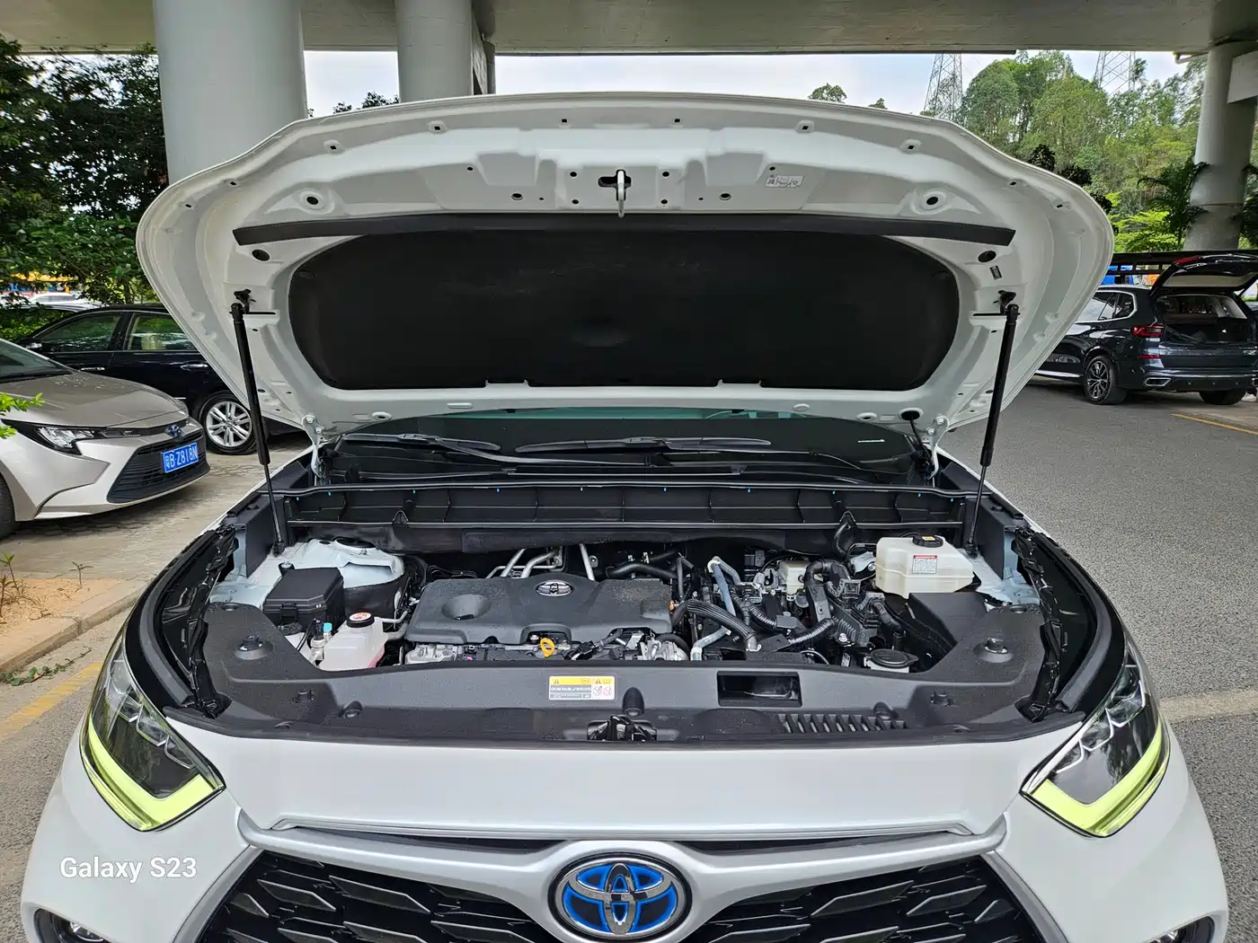 Toyota Highlander 2022 Dual Engine 2.5L 2WD Premium 7-Seater фото 23