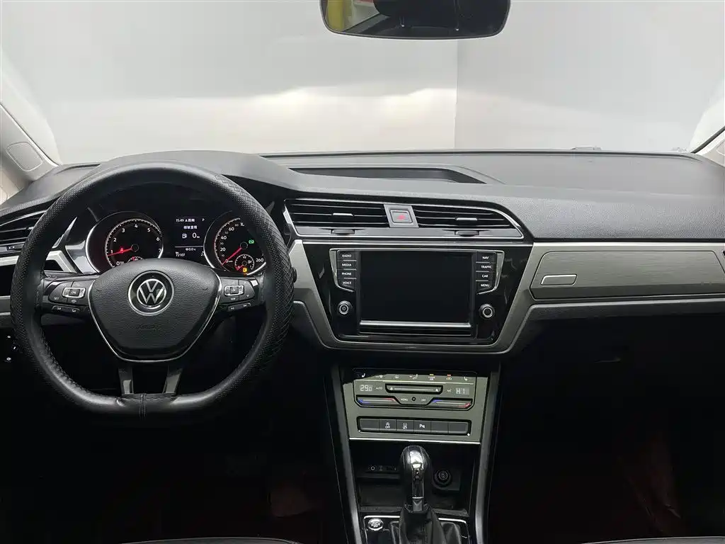 Volkswagen Touran 2021 Touran L 280TSI DSG Cross Edition 6-seater фото 11