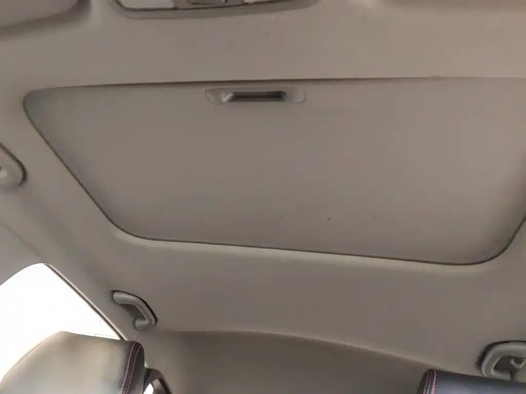 Hyundai Reina 2014 Model 1.4L Automatic GLX фото 18