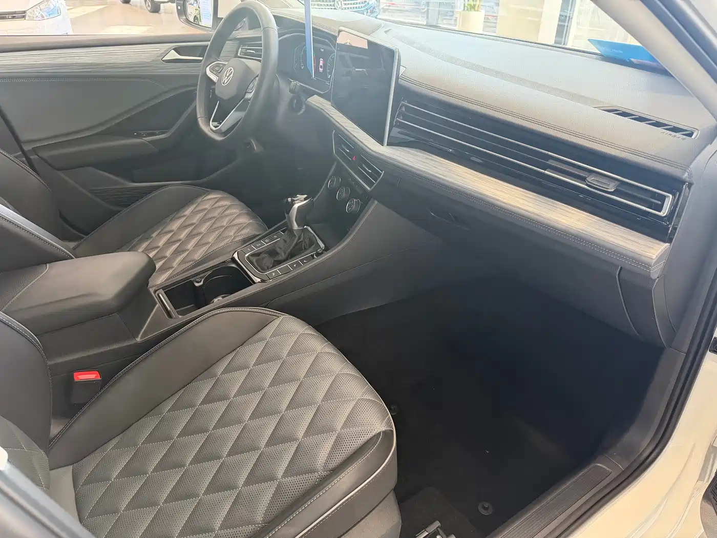 Volkswagen Sagitar 2024 300TSI DSG Surpass Edition фото 10