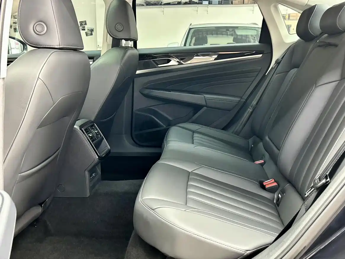 Volkswagen Passat 2022 280TSI Elite Edition фото 11