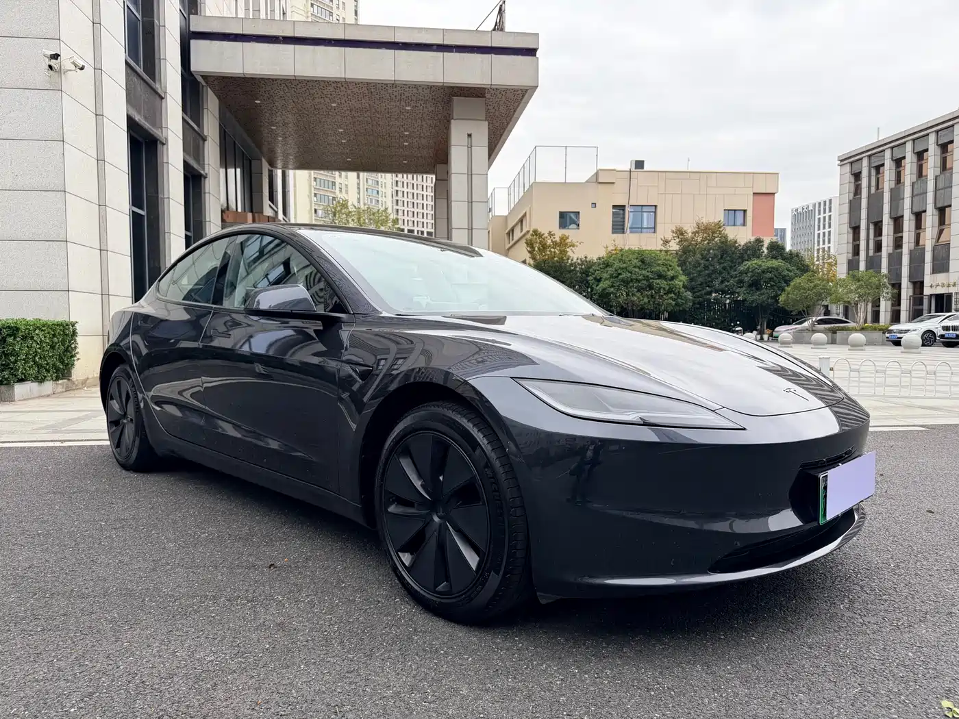 TESLA MODEL 3