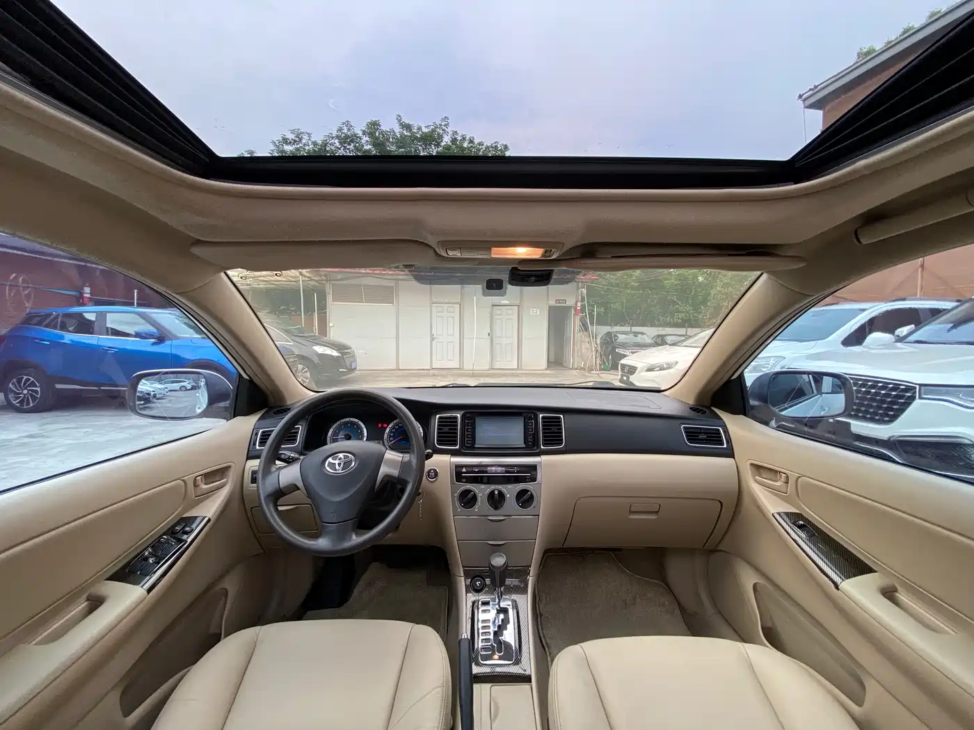 Toyota Corolla 2013 1.6L Automatic Luxury фото 4