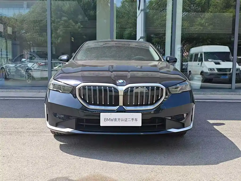 BMW 5 Series 2024 530Li Leading Model Luxury Package фото 3