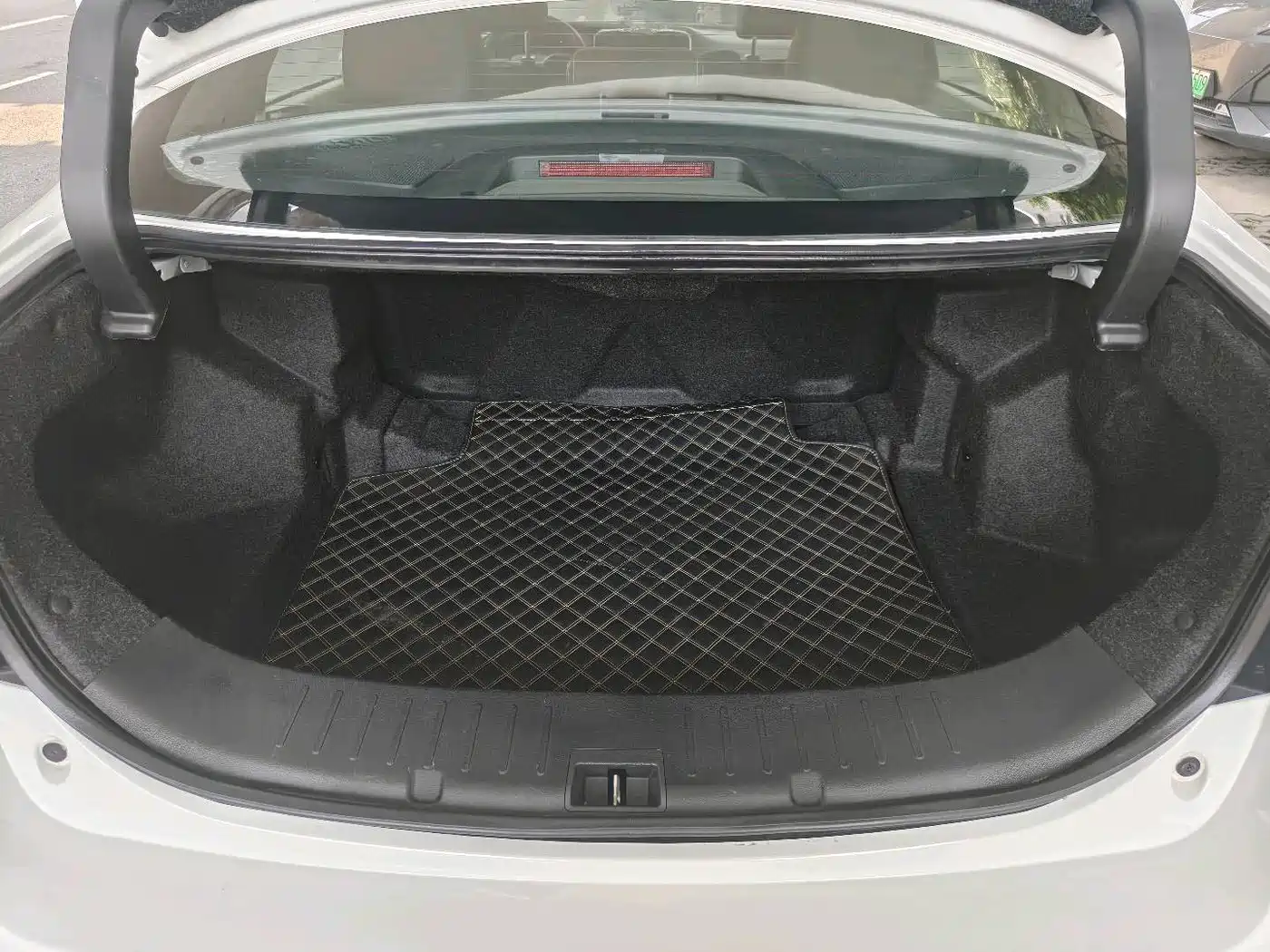 BYD Qin New Energy 2018 1.5T Smart Premium фото 10