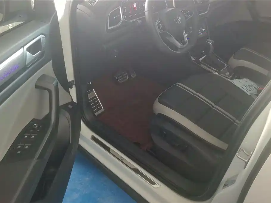 Volkswagen T-ROC 2024 300TSI DSG 2WD Morning Light Edition фото 9