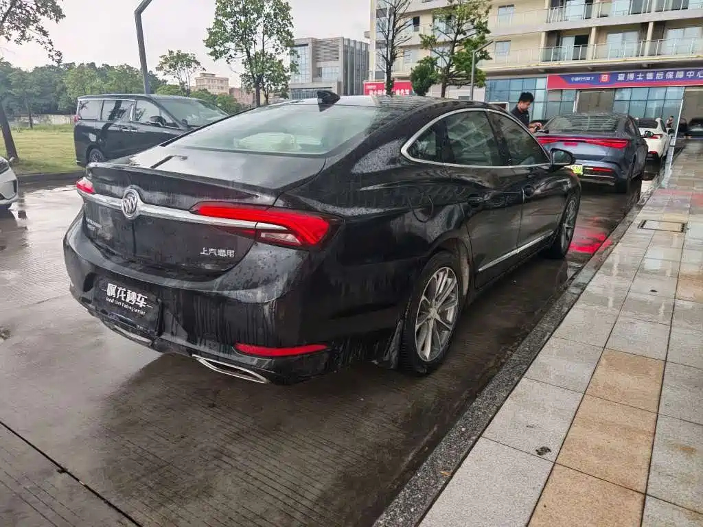 Photo 8 - Buick LaCrosse