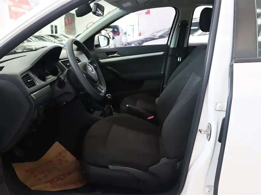 Volkswagen Lavida 2017 1.6L Manual Trend Edition фото 4