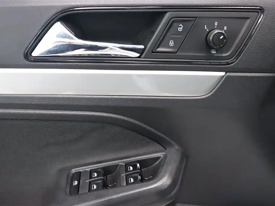 Volkswagen Lavida 2017 1.6L Manual Trend Edition фото 12