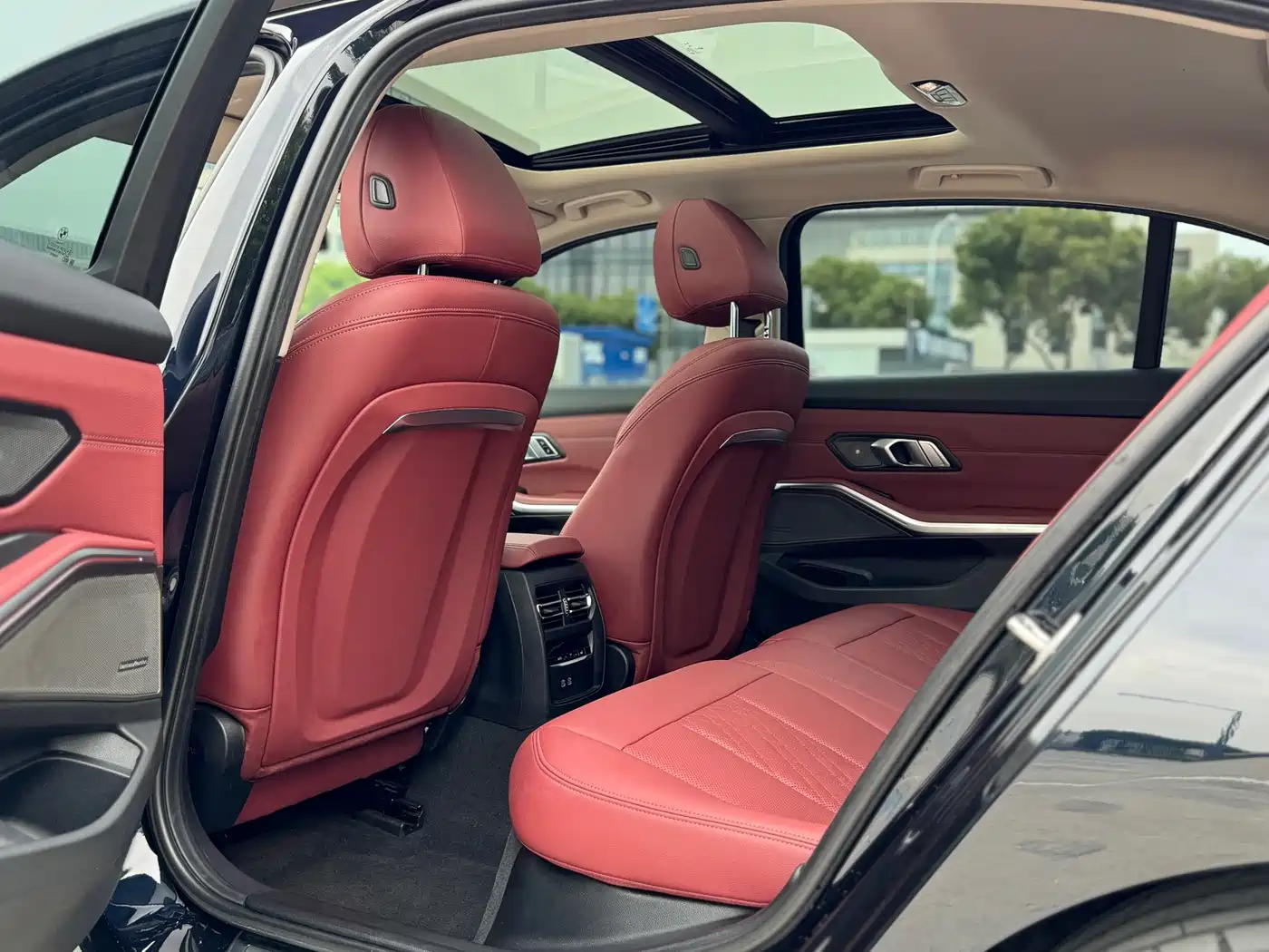 BMW 3 Series 2024 325i M Sport Shadowline Package фото 6