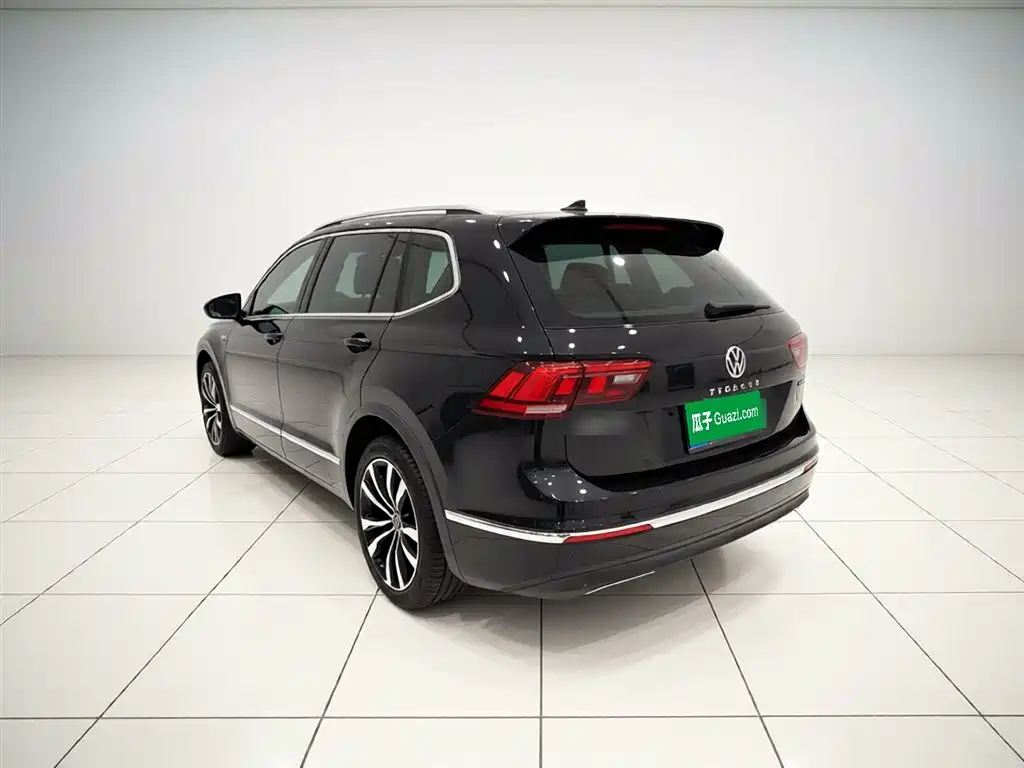 Volkswagen Tiguan L 2021 330TSI Automatic 2WD R-Line Premium фото 4