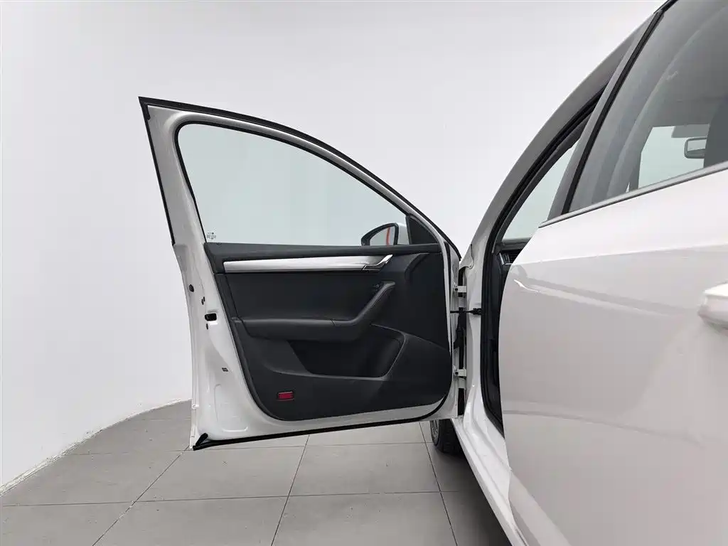 Škoda Octavia 2019 1.5L Automatic Smart Comfort China VI фото 8