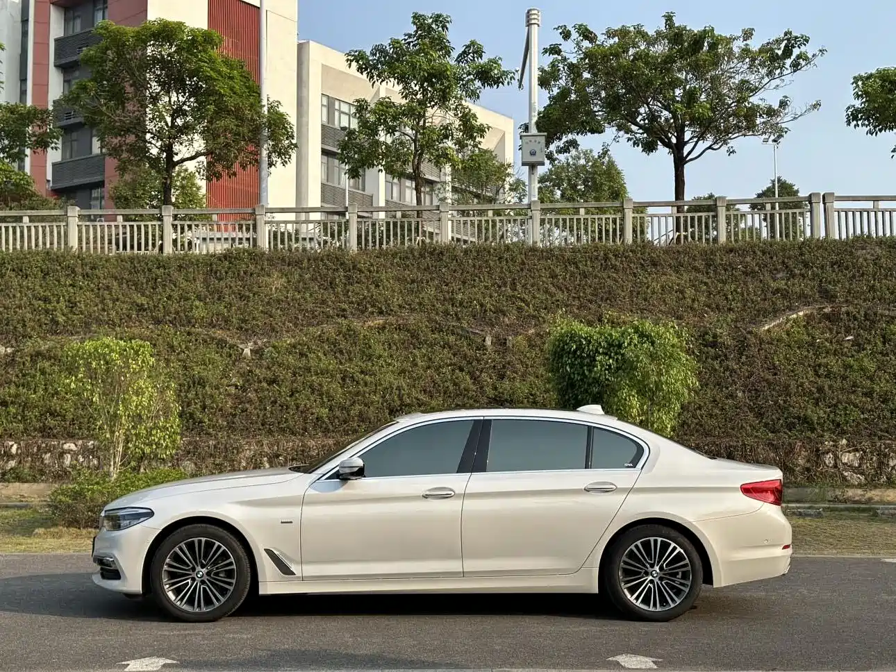 BMW 5 Series 2018 530Li Exclusive Luxury Package фото 4