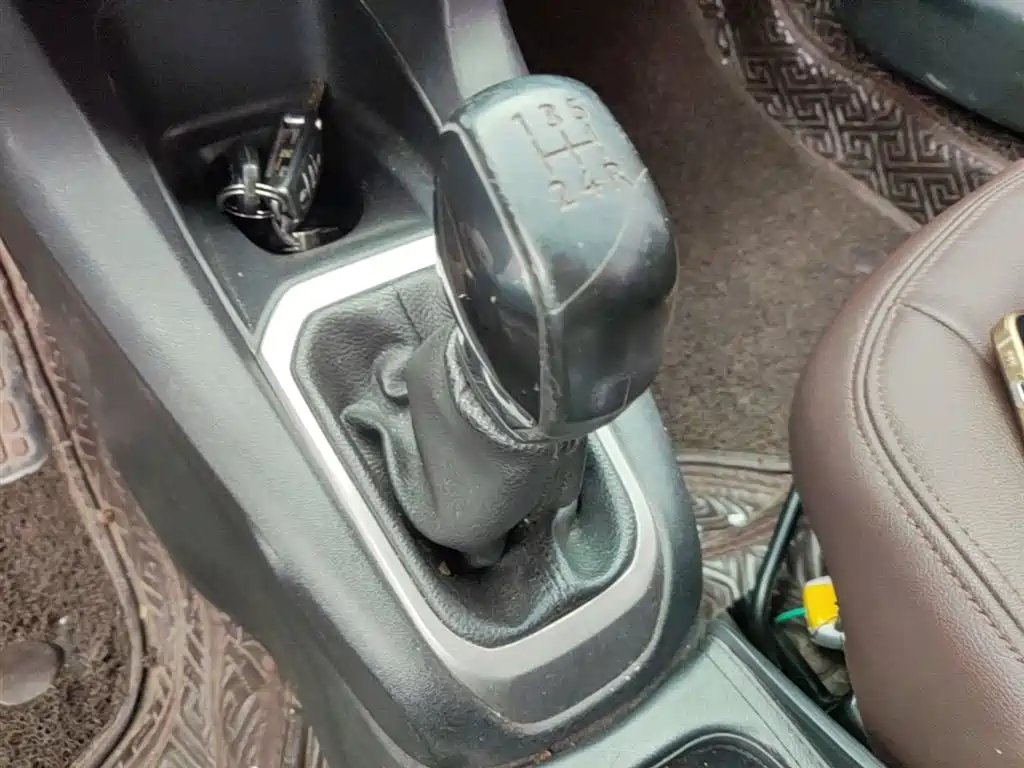 Peugeot 301 2016 1.6L Manual Comfort Edition фото 10