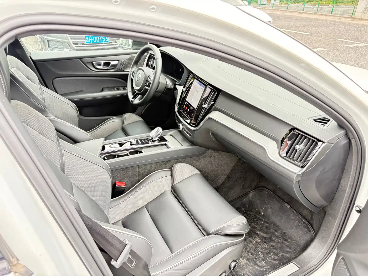 Volvo S60 2024 2024 B5 R-Design Sport Edition