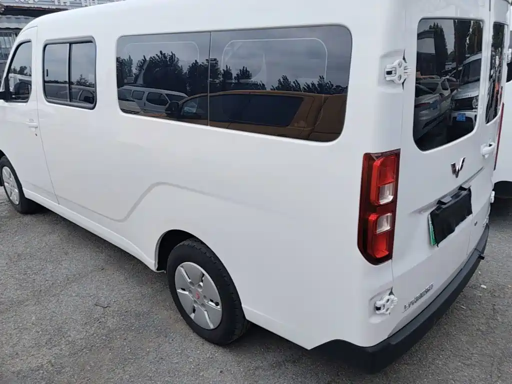 Wuling Motors Wuling Yangguang 2025 2024 300KM Comfort Bus Version 75kW