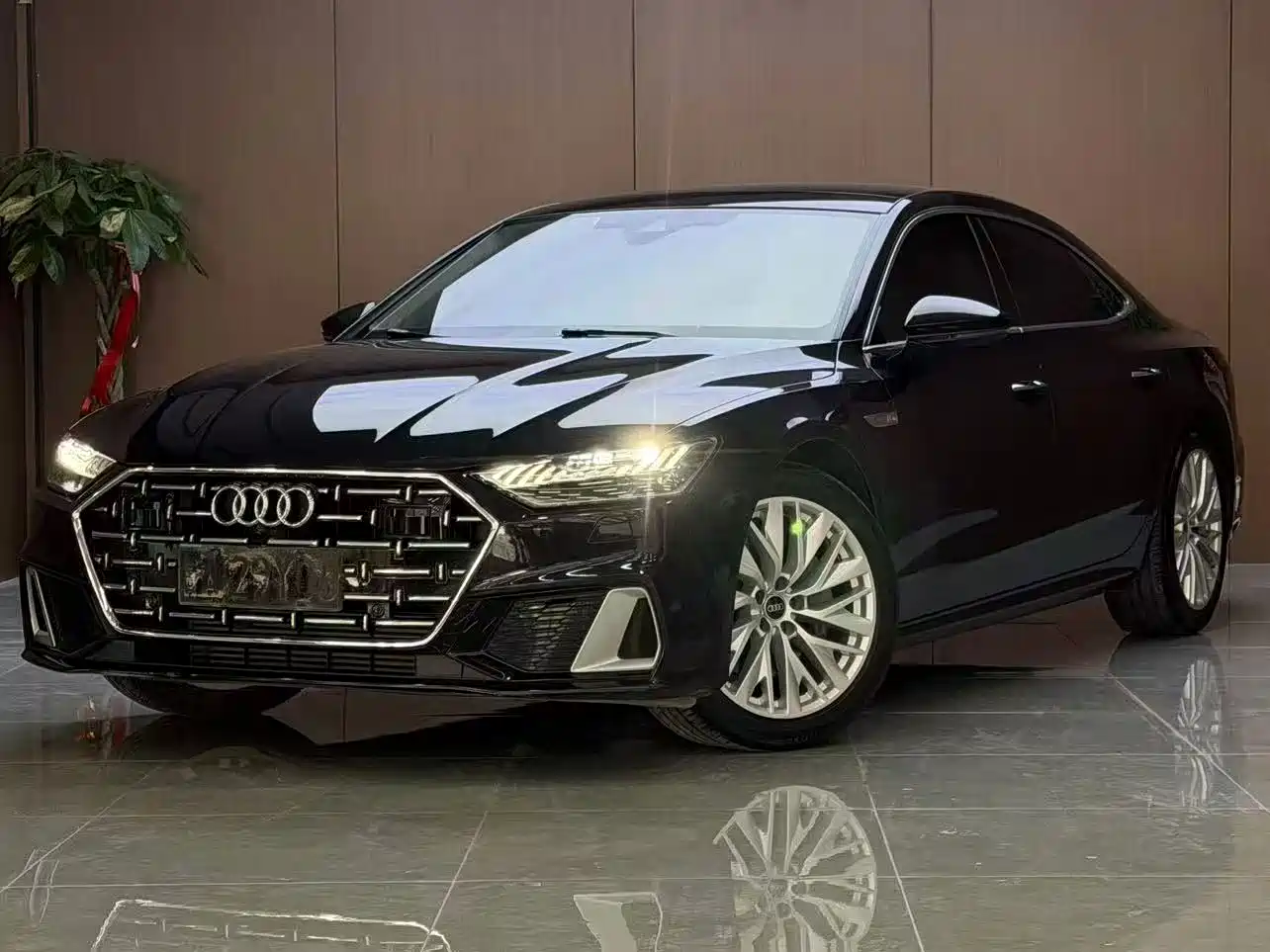 Photo 1 - Audi A7L