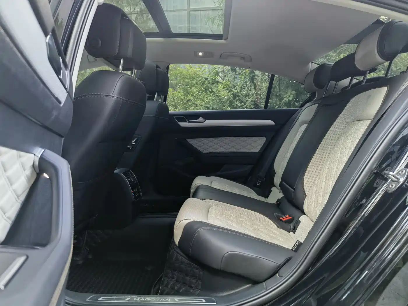 Volkswagen Magotan 2023 Model 2 Million Commemorative Edition 330TSI DSG Luxury фото 15