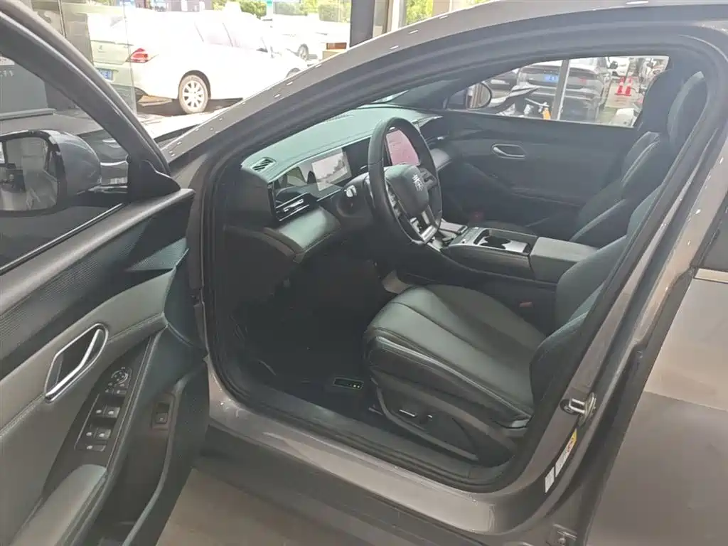 BYD Qin L 2025 EV 470KM Leading Edition фото 12