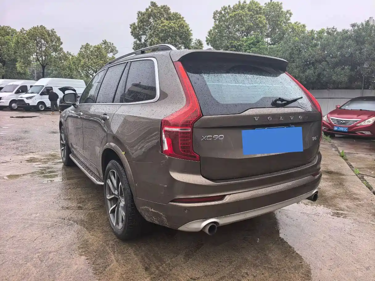 Фото 9 - Volvo XC90