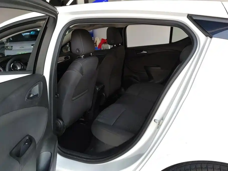 Photo 11 - Buick Verano