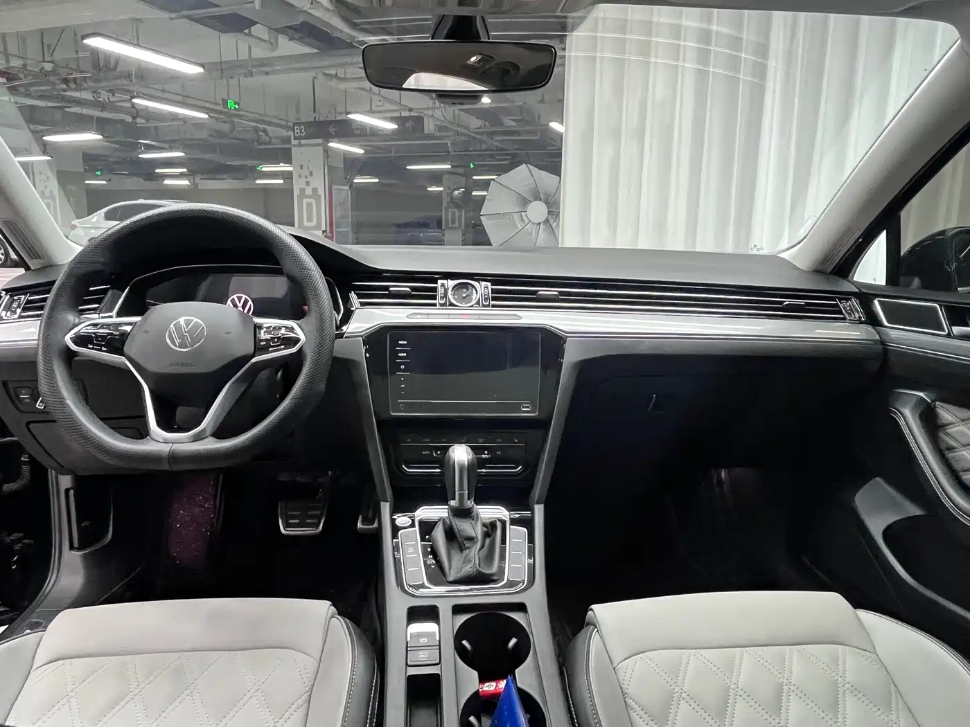 Volkswagen Magotan 2023 Model 2 Million Units Commemorative Edition 280TSI DSG Leading Version фото 4