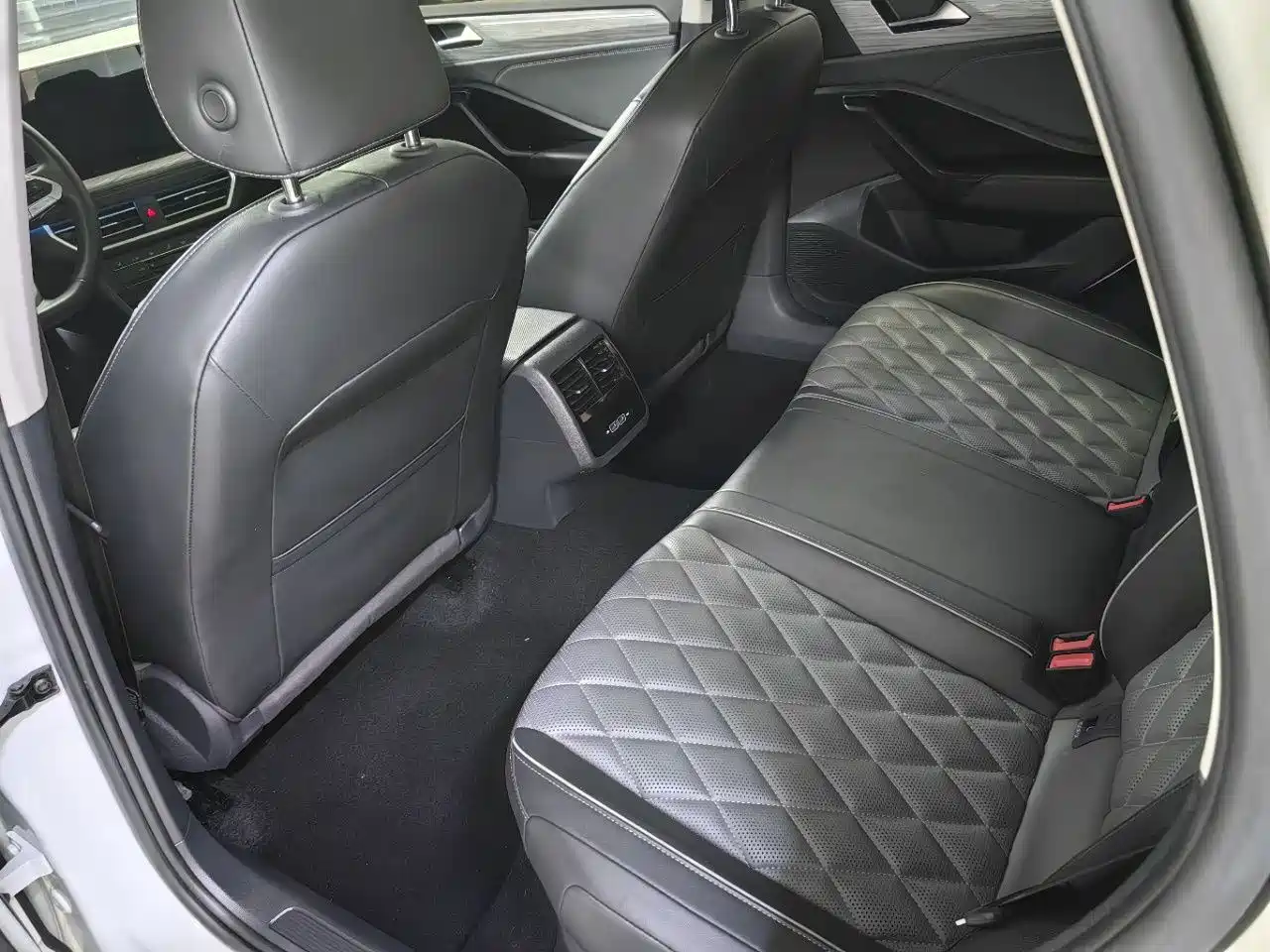 Volkswagen Sagitar 2023 280TSI DSG Surpass Plus Edition фото 5