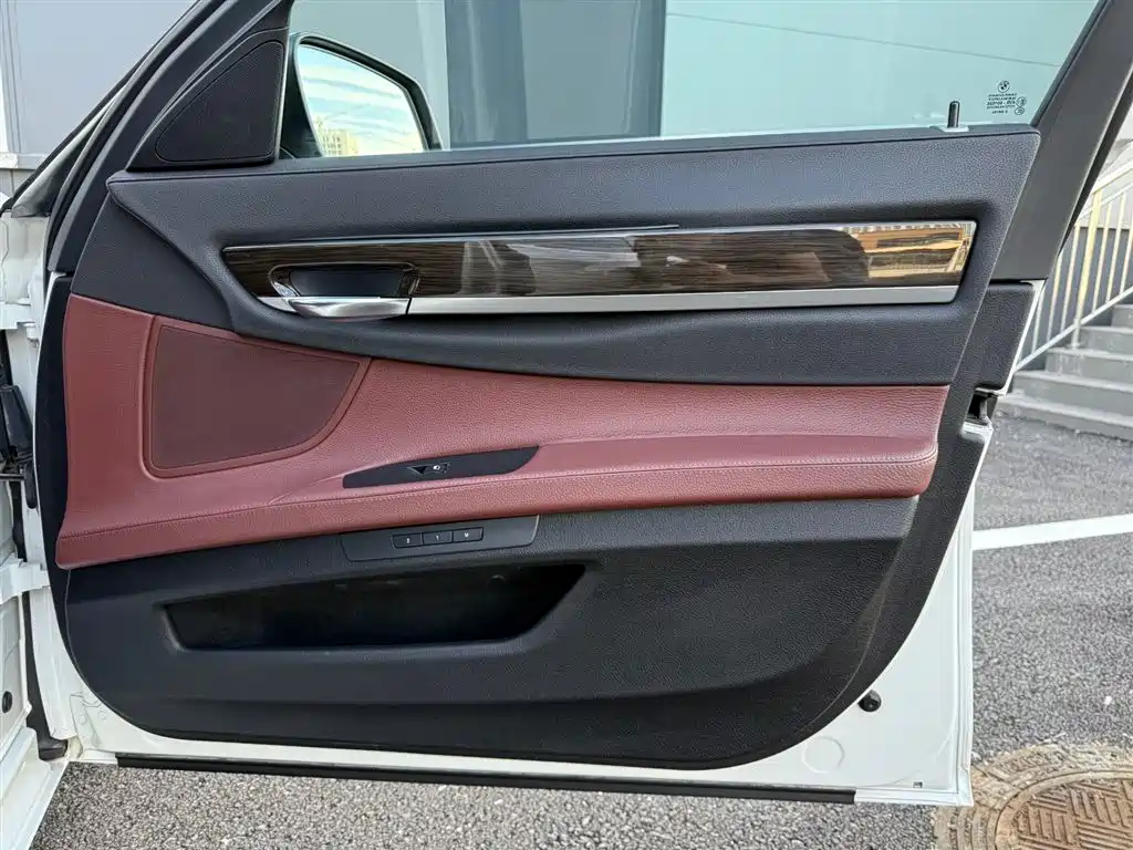 BMW 7 Series 2013 Model 730Li Leading фото 19