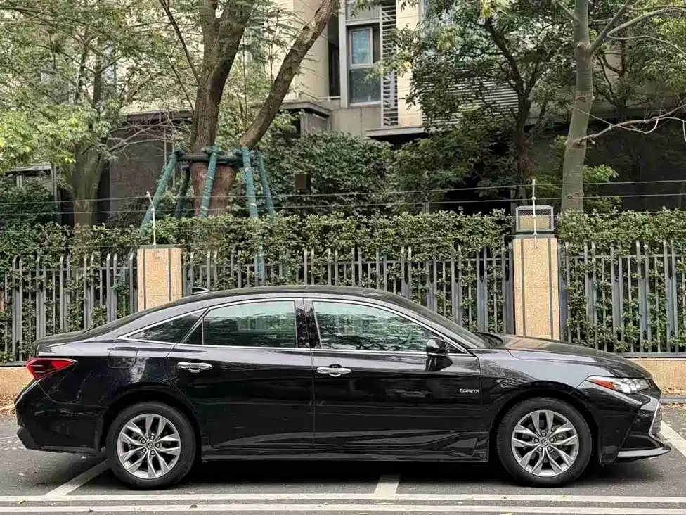 Toyota Avalon 2019 Hybrid 2.5L Luxury Edition China VI фото 3