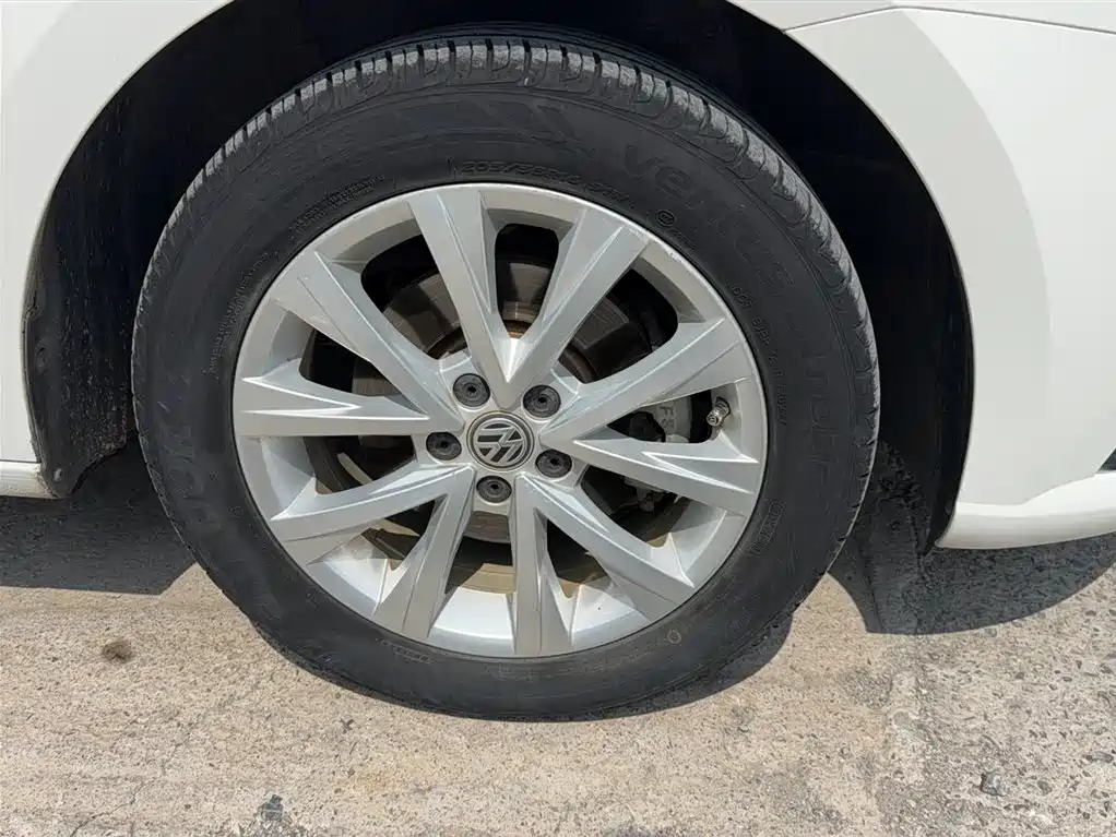 Volkswagen Lavida 2017 1.6L Automatic Comfort Edition фото 24