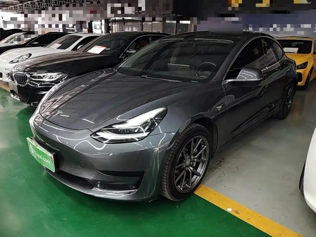 Фото 1 - Tesla Model 3