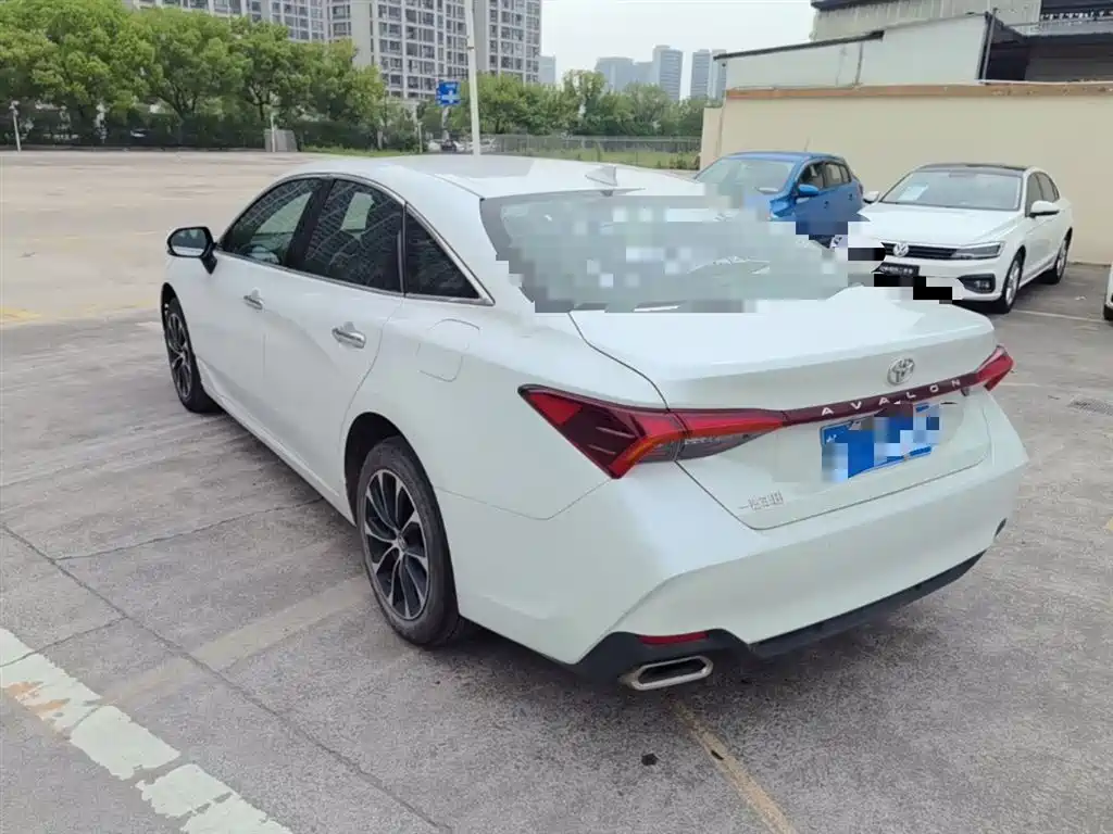 Toyota Avalon 2023 2.0L Luxury Edition фото 9