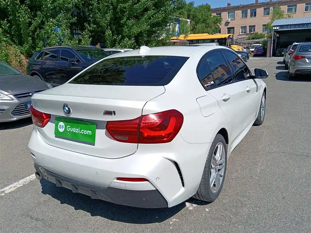 BMW 1 Series 2019 118i M Sport Package фото 4
